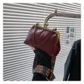 Borsa a tracolla retrò bordeaux con chiusura a scatto e ampia tracolla etnica - Borgogna