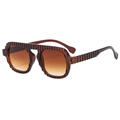 Lunettes de soleil aviateur tendance avec verres dégradés et monture à rayures - D18Z-3 / Monture Thé Verres Thé Dégradé