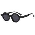 Occhiali da sole rotondi neri oversize con texture a pieghe verticali e lenti scure - Montatura Nera Lenti Grigie