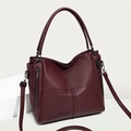 Bolso tote bordeaux grande con diseño de grano litchi y cremalleras metálicas - Burdeos