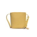 Gelbe Eimer-Schultertasche mit Litschi-Maserung und silbernem Herzanhänger - Gelb