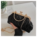 Elegante schwarze Handtasche mit Falten, Goldmetallrahmen und Kettenriemen im Vintage-Stil - Schwarz