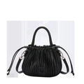 Borsa a secchiello plissettata nera con finiture dorate e tracolla staccabile - Nero