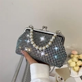 Funkelnde schwarze Strass-Schalentasche mit elegantem Perlengriff und silberner Kette - Bunt