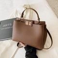 Braune Handtasche mit Litschi-Textur, goldenem Drehverschluss und Schultergurt - Dunkelbraun