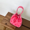 Rosa Wildleder-Beuteltasche mit roten Herzmustern und Kordelzug für Damen - Rosa