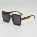 Lunettes de soleil carrées en écaille pour femmes avec verres foncés et détails en métal doré - B03 Z-2 / Monture Léopard Verres Gris