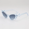 Y2K Lichtblaue Fledermaus Polygon Sonnenbrille mit grauem Farbverlauf für Halloween Party - Transparenter Blauer Rahmen / Grau Verlaufsgläser