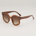 Fashionable brown wave-shaped sunglasses with gradient lenses and irregular floral frame - Tea Frame / Gradient Tea