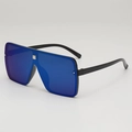 Lunettes de soleil bouclier miroir bleues surdimensionnées avec branches noires et détails métal - Monture Noire Verres Miroir Bleu