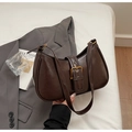 Bolso de hombro retro marrón oscuro con hebilla metálica vintage sobre chaqueta gris - 25*7*13cm / Tipo estándar / Marrón