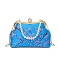 Blaue Abendtasche aus Satin mit Kirschblütenstickerei und elegantem Perlengriff - Blau