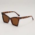 Retro oversized cat-eye sunglasses with tortoise shell frames and brown lenses - Tortoise Frame Tea Lens