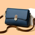Borsa a tracolla in pelle blu navy con cinturino marrone e chiusura a scatto oro - Blu