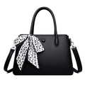 Borsa tote nera in pelle martellata con foulard di seta floreale e tracolla rimovibile - Nero