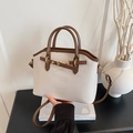 Retro Schultertasche in Creme und Braun mit Litschi-Textur und Metallpferdegebiss - Weiß