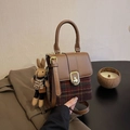 Vintage geruite boxtas met bruine lederen rand en een schattige konijnenhanger-clip - Color Block Ruit (Met Konijnhanger) / Bruin
