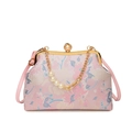 Borsa da sera ricamata rosa con motivi floreali, chiusura dorata e catena di perle - Rosa