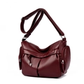 Borsa a tracolla rosso scuro con motivo litchi, nappe decorative e cerniere multiple - Borgogna