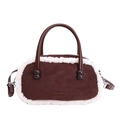Sac bowling en daim marron avec garniture en polaire blanche et doubles poignées d'hiver - Marron