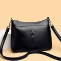 Borsa a tracolla classica in pelle nera motivo litchi con finiture argentate - Nero