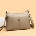 Elegante borsa a tracolla in pelle litchi kaki con fibbia floreale argentata fine - Cachi