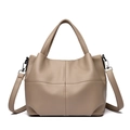 Bolso tote de cuero granulado caqui con estructura suave y detalle de costura - Caqui