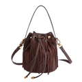 Borsa a secchiello vintage marrone scuro con nappe, coulisse e tracolla regolabile - Caffè Scuro