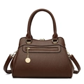 Bolso de mano marrón oscuro con textura tejida, asas dobles y detalles dorados - Marrón