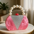 Borsa da sera in acrilico rosa marmorizzato con manico di perle e decoro glitter - Rosa