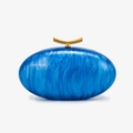 Makroaufnahme der blauen Marmor-Acrylhülle und des polierten goldenen Metallverschlusses - Blau