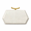 Détail de la pochette de soirée hexagonale blanche avec texture croco et anse dorée - Blanc Cassé