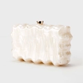 Elegante borsa clutch in acrilico bianco con finitura perlata e texture a onde per feste - Bianco latte
