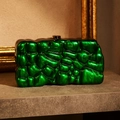 Chic emerald green shell clutch bag with rock texture and golden metal clasp for gala - Green