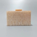 Pochette élégante en acrylique beige à rayures avec texture marbrée et fermoir - Bleu foncé