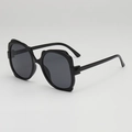 Occhiali da sole oversize neri alla moda con lenti grigie e vista a 45 gradi - Montatura Nera Lenti Grigie