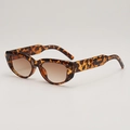 Retro small cat-eye sunglasses with tortoise shell frames and brown gradient lenses - Leopard Frame Gradient Brown Lens
