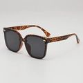 Stijlvolle vierkante zonnebril met schildpadmotief en geweven textuur voor dames - Luipaard Frame Grijze Lens