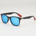 Lunettes de soleil carrées noir mat avec verres miroirs bleus et détails rouges - Monture Noire Revêtement Bleu