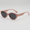 Lunettes de soleil œil-de-chat rose clair avec chaîne argentée et verres foncés - Monture Rose Lentille Grise