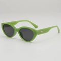 Occhiali da sole cat-eye vintage con montatura verde neon e lenti scure, angolo 45 gradi - Montatura Verde Lenti Grigie
