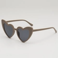 Modische mokkabraune herzförmige Kindersonnenbrille mit dunkelgrauen Gläsern - Kaffeebraun