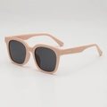 Modieuze oversized vierkante zonnebril in nude roze met donkergrijze UV-glazen - Roze Frame Grijze Lens