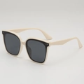 Occhiali da sole quadrati alla moda in bianco crema e nero con piccoli rivetti d'argento - Montatura Beige Lente Grigia