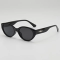 Lunettes de soleil œil-de-chat noires rétro avec détails métalliques argentés sur la branche - Monture Noire Verres Gris