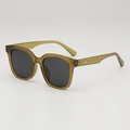 Olivgrüne matte quadratische Sonnenbrille mit dunkelgrauen Gläsern und Metall-Detail - Grüner Rahmen Graue Gläser