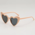 Modische herzförmige Kindersonnenbrille mit pfirsichrosa Rahmen und dunklen Gläsern - Lotusrosa