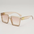 Square fashion sunglasses with champagne transparent frames and gradient brown lenses - Transparent Tea Frame Gradient Tea Lens