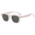 Occhiali da sole quadrati con montatura rosa chiaro traslucido e rivetti metallici - Montatura Rosa Chiaro Lenti G15