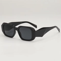 Moderne schwarze geometrische Sonnenbrille mit UV400-Schutz und poliertem Harz-Finish - D05Z-3 / Schwarzer Rahmen Graue Gläser